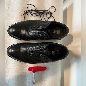 Golf Shoes - Nike Men’s Leather with Spikes and Wrench Tool - Size 9